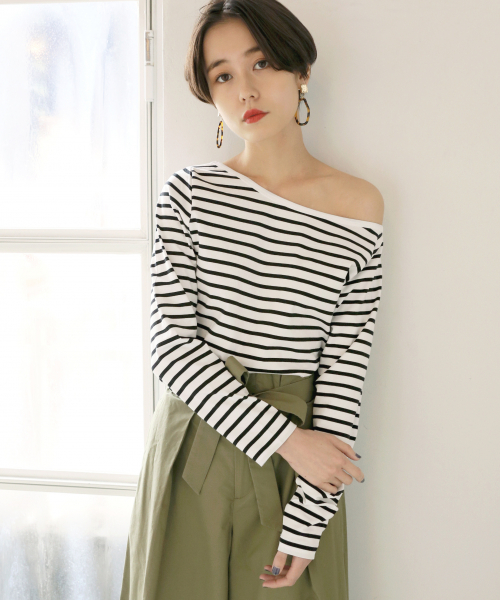 LOWRYS FARM（ローリーズファーム）の「トルコワンショルプルオーバー　829794（Tシャツ/カットソー・レディース・オフホワイト/ベージュ/グリーン/レッド・FREE）」の2枚目の写真