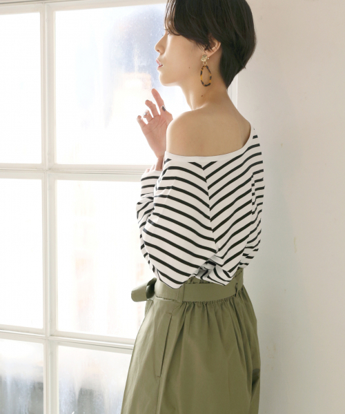 LOWRYS FARM（ローリーズファーム）の「トルコワンショルプルオーバー　829794（Tシャツ/カットソー・レディース・オフホワイト/ベージュ/グリーン/レッド・FREE）」の5枚目の写真