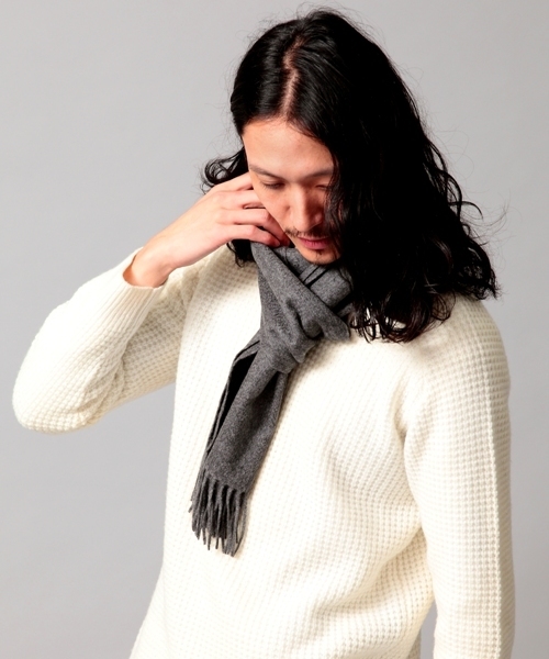 BEAUTY&YOUTH UNITED ARROWS(ビューティーアンドユースユナイテッドアローズ)の「BY ソリッド カシミヤ マフラー◆§(マフラー・メンズ・オフホワイト/ブラック/グレー/ベージュ/ワインレッド/オレンジ/イエロー/コバルトブルー/ネイビー・フリー)」の4枚目の写真