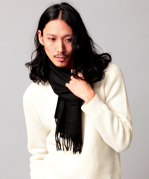 BEAUTY&YOUTH UNITED ARROWS(ビューティーアンドユースユナイテッドアローズ)の「BY ソリッド カシミヤ マフラー◆§(マフラー・メンズ・オフホワイト/ブラック/グレー/ベージュ/ワインレッド/オレンジ/イエロー/コバルトブルー/ネイビー・フリー)」の3枚目の写真