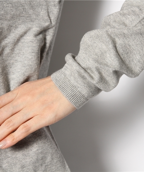 TOMMY HILFIGER（トミーヒルフィガー）の「NEW IVY V-NK SWEATER（ニット/セーター・レディース・ブルー/ネイビー/ピンク/レッド/ホワイト/グレー/アイボリー・LARGE/MEDIUM/SMALL）」の14枚目の写真