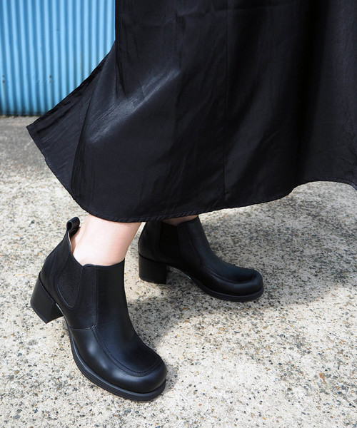 あしながおじさん（アシナガオジサン）の「〈あしながおじさん〉サイドゴアブーツ（ブーツ・レディース・ブラック/ダークブラウン/ライトブラウン・23.5cm/24.0cm/24.5cm/22.5cm/23.0cm）」の2枚目の写真