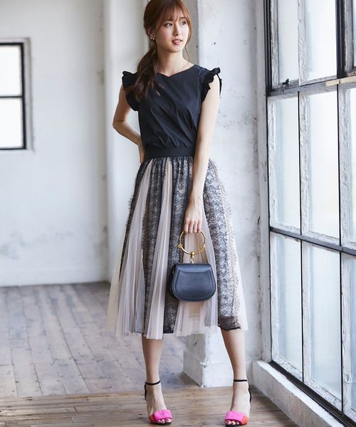 tocco closet（トッコ　クローゼット）の「後ろりぼん＆パール付き肩フリルブラウス（シャツ/ブラウス・レディース・ブラック/ネイビー・M）」の3枚目の写真