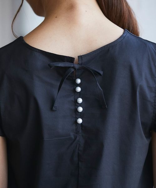 tocco closet（トッコ　クローゼット）の「後ろりぼん＆パール付き肩フリルブラウス（シャツ/ブラウス・レディース・ブラック/ネイビー・M）」の9枚目の写真