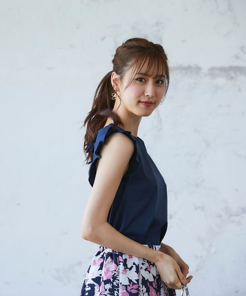 tocco closet（トッコ　クローゼット）の「後ろりぼん＆パール付き肩フリルブラウス（シャツ/ブラウス・レディース・ブラック/ネイビー・M）」の15枚目の写真