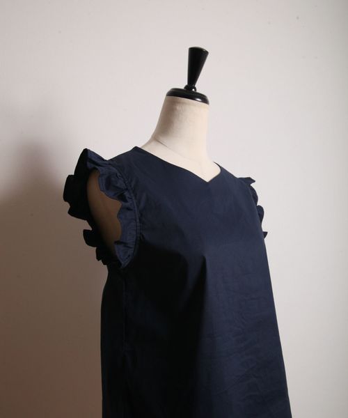 tocco closet（トッコ　クローゼット）の「後ろりぼん＆パール付き肩フリルブラウス（シャツ/ブラウス・レディース・ブラック/ネイビー・M）」の8枚目の写真