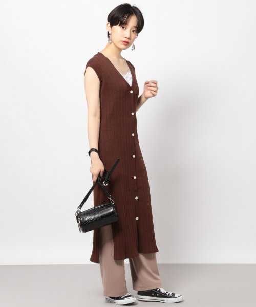 PAGEBOY（ページボーイ）の「リブニットマエボタンワンピースノースリ（ワンピース・レディース・ブラック/ダークブラウン/ベージュ・FREE）」の2枚目の写真