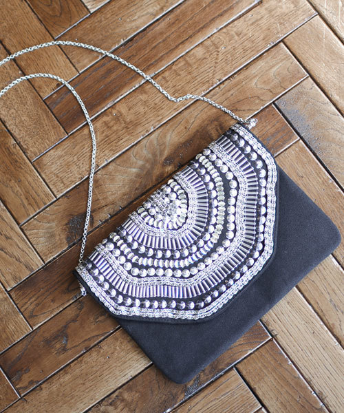 NANO universe(ナノユニバース)の「メタル風ビーズ刺繍クラッチ(クラッチバッグ・レディース・ベージュ/ブラック・FREE)」の15枚目の写真