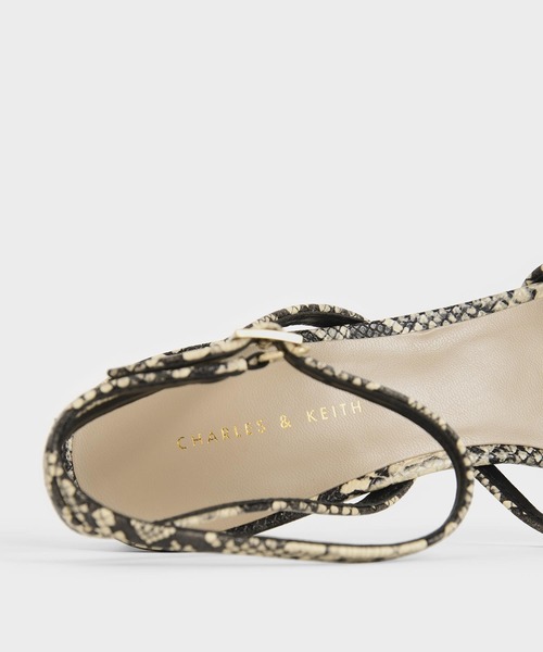 CHARLES & KEITH（チャールズ & キース）の「スカルプチャー クロームヒールサンダル / Sculptural Chrome Heel Sandals（サンダル・レディース・ブラック/イエロー/マルチ・22.5cm/23cm/23.5cm/24.5cm/25cm/25.5cm/22cm）」の4枚目の写真