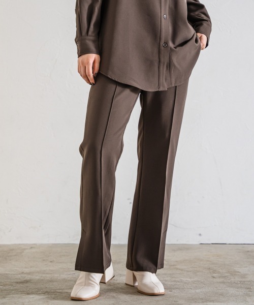 PAGEBOY(ページボーイ)の「【セットアップ対応】Wクロスセットアップフレアパンツ(タックパンツ)(スラックス・レディース・ブラック/ブラウン/グレイッシュベージュ・FREE)」の8枚目の写真