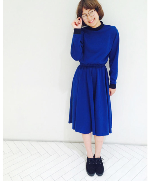 Kastane（カスタネ）の「【Kastane】スタンドカラーワンピース（ワンピース・レディース・ブルー/ベージュ・FREE）」の2枚目の写真