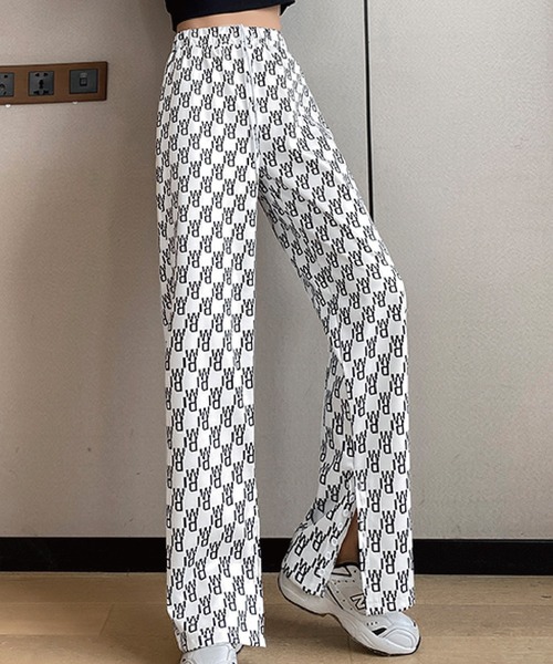 meJane(ミージェーン)の「ハンサム総柄スリット入りフレアパンツ【ZOZOTOWN限定】(その他パンツ・レディース・ホワイト/ブラック・S/M)」の5枚目の写真