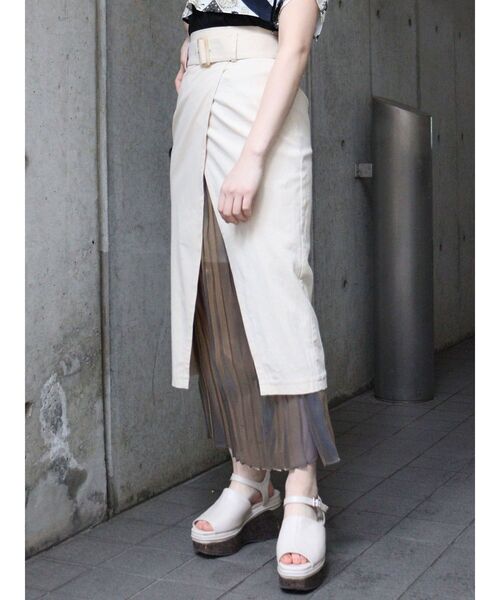 MURUA（ムルーア）の「ヘムシアーラップスカート（スカート・レディース・ブラック/アイボリー/カーキ・2/1）」の2枚目の写真