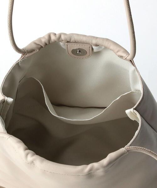 BEAUTY&YOUTH UNITED ARROWS（ビューティーアンドユースユナイテッドアローズ）の「BY レザースクエアギャザーショルダーバッグ ◆（ショルダーバッグ・レディース・ブラック/ナチュラル/ライラック・FREE）」の7枚目の写真