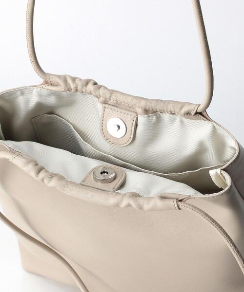 BEAUTY&YOUTH UNITED ARROWS（ビューティーアンドユースユナイテッドアローズ）の「BY レザースクエアギャザーショルダーバッグ ◆（ショルダーバッグ・レディース・ブラック/ナチュラル/ライラック・FREE）」の10枚目の写真