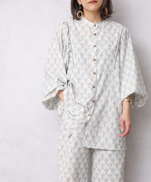 ap retro（アプレトロ）の「肩ギャザー２WAYブラウス【ZOZO限定アイテム】（シャツ/ブラウス・レディース・ブラック/アイボリー/ライトベージュ・FREE）」の2枚目の写真