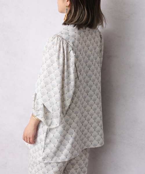 ap retro（アプレトロ）の「肩ギャザー２WAYブラウス【ZOZO限定アイテム】（シャツ/ブラウス・レディース・ブラック/アイボリー/ライトベージュ・FREE）」の12枚目の写真