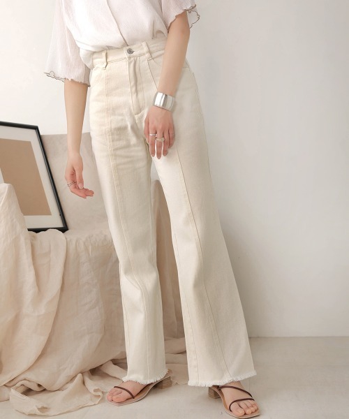 Bab（バブ）の「【WEB限定】裾フリンジフレアデニムパンツ（デニムパンツ・レディース・アイボリー/ライトグレー/ブルー/ライトブルー・S/M）」の2枚目の写真