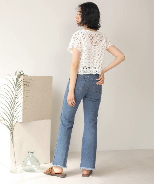 Bab（バブ）の「【WEB限定】裾フリンジフレアデニムパンツ（デニムパンツ・レディース・アイボリー/ライトグレー/ブルー/ライトブルー・S/M）」の10枚目の写真