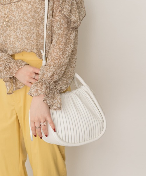 RODE SKO（ロデスコ）の「MARIKKA ラウンドプリーツバッグ（ショルダーバッグ・レディース・ホワイト/ベージュ/パープル系その他・ONE）」の2枚目の写真