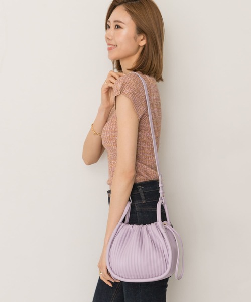 RODE SKO（ロデスコ）の「MARIKKA ラウンドプリーツバッグ（ショルダーバッグ・レディース・ホワイト/ベージュ/パープル系その他・ONE）」の8枚目の写真