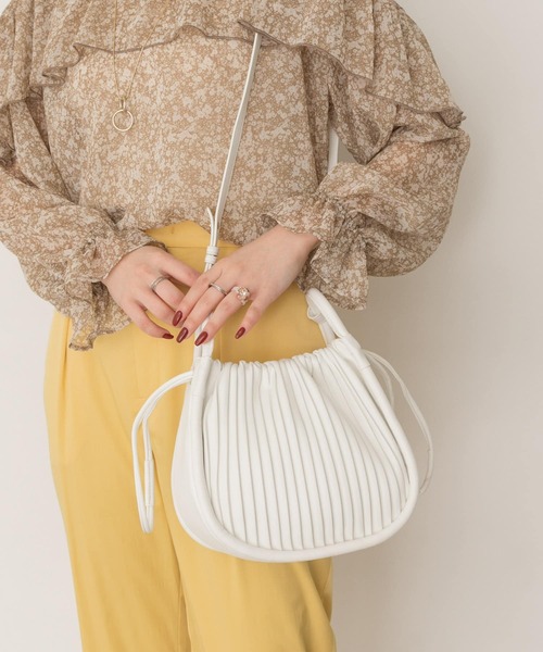 RODE SKO（ロデスコ）の「MARIKKA ラウンドプリーツバッグ（ショルダーバッグ・レディース・ホワイト/ベージュ/パープル系その他・ONE）」の10枚目の写真