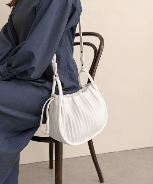 RODE SKO（ロデスコ）の「MARIKKA ラウンドプリーツバッグ（ショルダーバッグ・レディース・ホワイト/ベージュ/パープル系その他・ONE）」の15枚目の写真