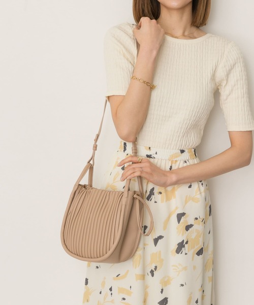 RODE SKO（ロデスコ）の「MARIKKA ラウンドプリーツバッグ（ショルダーバッグ・レディース・ホワイト/ベージュ/パープル系その他・ONE）」の18枚目の写真