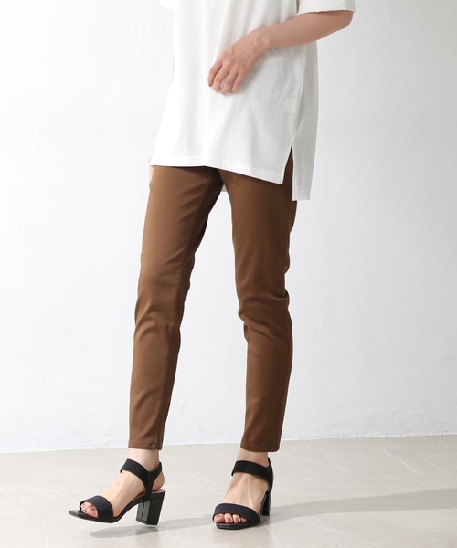 Honeys(ハニーズ)の「スリムカラースキニー(股下64cm)(その他パンツ・レディース・ブラウン/カーキ/ライトベージュ/ブラック/ネイビー/ピンク系その他/ライトカーキ/アイボリー/スミクロ・LL/M/L/SS/S)」の5枚目の写真