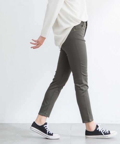 Honeys(ハニーズ)の「スリムカラースキニー(股下64cm)(その他パンツ・レディース・ブラウン/カーキ/ライトベージュ/ブラック/ネイビー/ピンク系その他/ライトカーキ/アイボリー/スミクロ・LL/M/L/SS/S)」の4枚目の写真