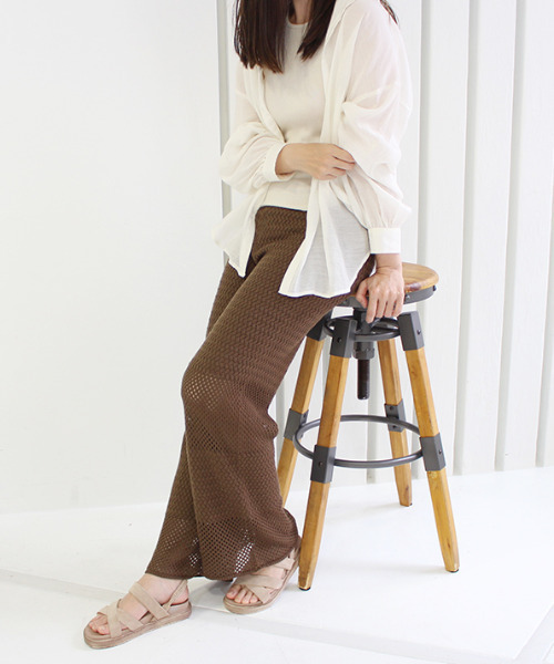 MODE ROBE(モードローブ)の「透かし編みニットワイドパンツ(その他パンツ・レディース・ブラウン/アイボリー・FREE)」の13枚目の写真