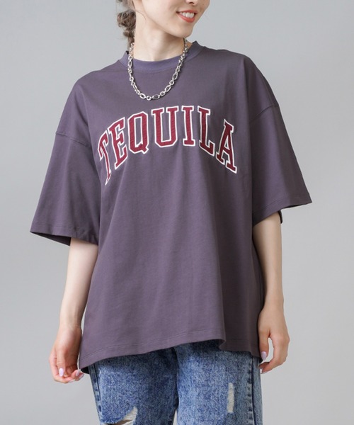 SPINNS（スピンズ）の「【ゆったりシルエット】TEQUILA カレッジロゴ半袖Tシャツ（Tシャツ/カットソー・メンズ・ホワイト/ダークグリーン/オレンジ/ダークブルー/ロイヤルブルー/スミクロ・ONESIZE）」の17枚目の写真