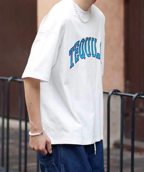 SPINNS（スピンズ）の「【ゆったりシルエット】TEQUILA カレッジロゴ半袖Tシャツ（Tシャツ/カットソー・メンズ・ホワイト/ダークグリーン/オレンジ/ダークブルー/ロイヤルブルー/スミクロ・ONESIZE）」の11枚目の写真