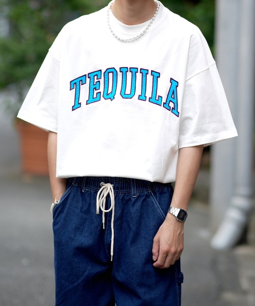 SPINNS（スピンズ）の「【ゆったりシルエット】TEQUILA カレッジロゴ半袖Tシャツ（Tシャツ/カットソー・メンズ・ホワイト/ダークグリーン/オレンジ/ダークブルー/ロイヤルブルー/スミクロ・ONESIZE）」の7枚目の写真
