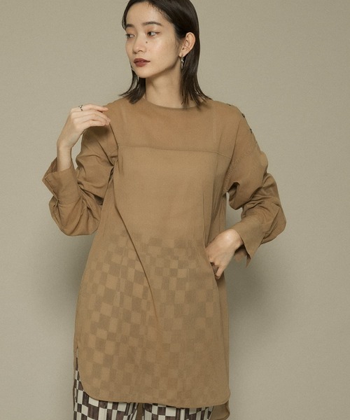 KBF(ケイビーエフ)の「タックスリーブコットンボイルシアーシャツ(シャツ/ブラウス・レディース・オフホワイト/ブラウン系その他/ブラック・ONE)」の1枚目の写真