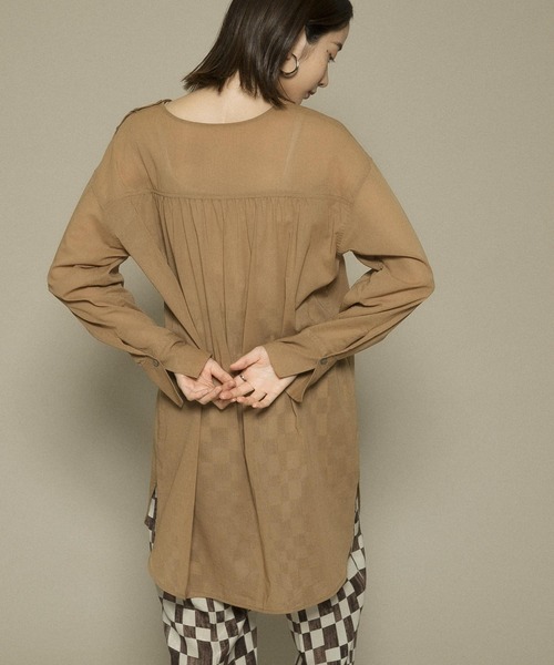 KBF(ケイビーエフ)の「タックスリーブコットンボイルシアーシャツ(シャツ/ブラウス・レディース・オフホワイト/ブラウン系その他/ブラック・ONE)」の10枚目の写真