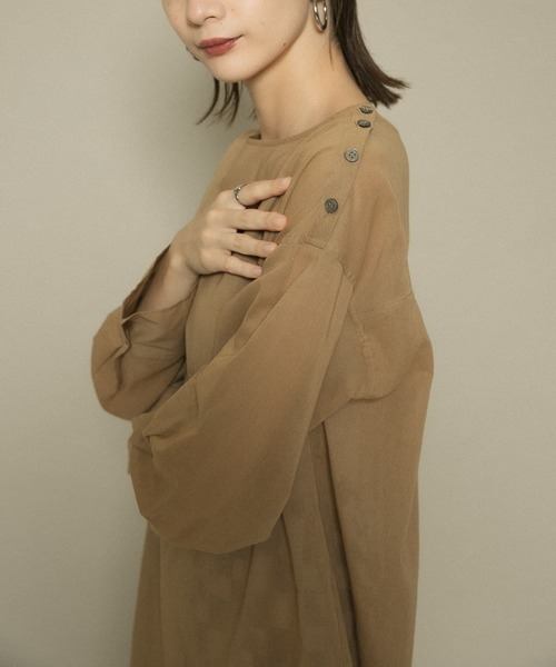 KBF(ケイビーエフ)の「タックスリーブコットンボイルシアーシャツ(シャツ/ブラウス・レディース・オフホワイト/ブラウン系その他/ブラック・ONE)」の4枚目の写真