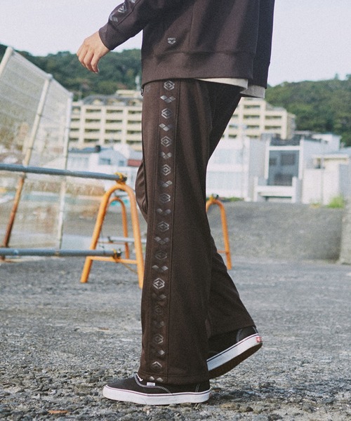 NANO universe（ナノユニバース）の「MC別注 ARENA トラックパンツ