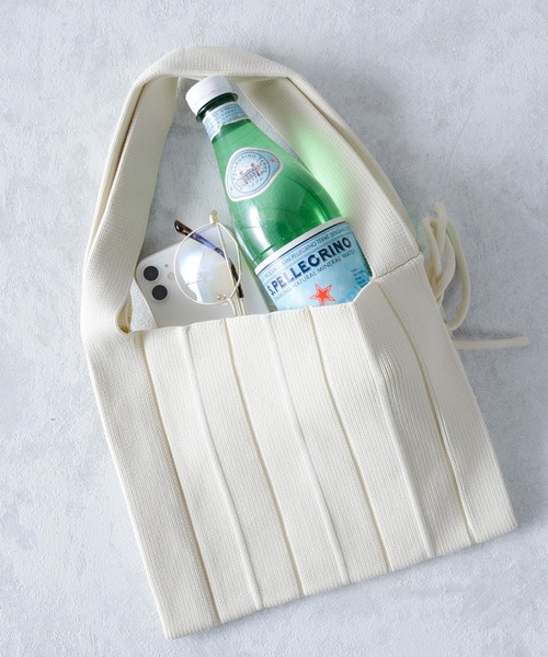 CALIFORNIA OUTFITTERS(カリフォルニア アウトフィッターズ)の「ニットプリーツトート(トートバッグ・レディース・ホワイト/ブラック/エメラルド/ブルー/レッド・ONE SIZE)」の1枚目の写真