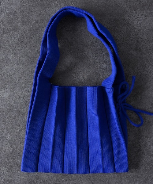 CALIFORNIA OUTFITTERS(カリフォルニア アウトフィッターズ)の「ニットプリーツトート(トートバッグ・レディース・ホワイト/ブラック/エメラルド/ブルー/レッド・ONE SIZE)」の4枚目の写真