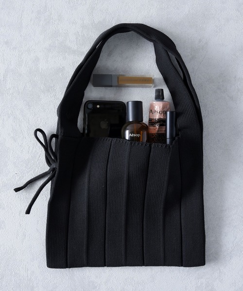 CALIFORNIA OUTFITTERS(カリフォルニア アウトフィッターズ)の「ニットプリーツトート(トートバッグ・レディース・ホワイト/ブラック/エメラルド/ブルー/レッド・ONE SIZE)」の2枚目の写真