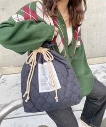 フワフワ浮かぶキルティング巾着バッグ