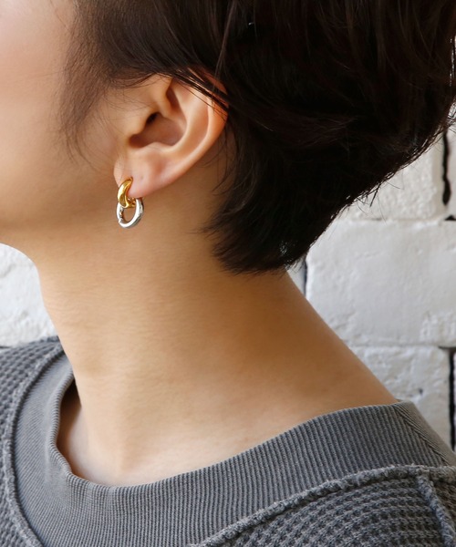 colleca la（コレカラ）の「[2WAY]ダブルリングピアス（ピアス（両耳用）・レディース・ゴールド/シルバー×ゴールド・ﾌﾘ-）」の2枚目の写真