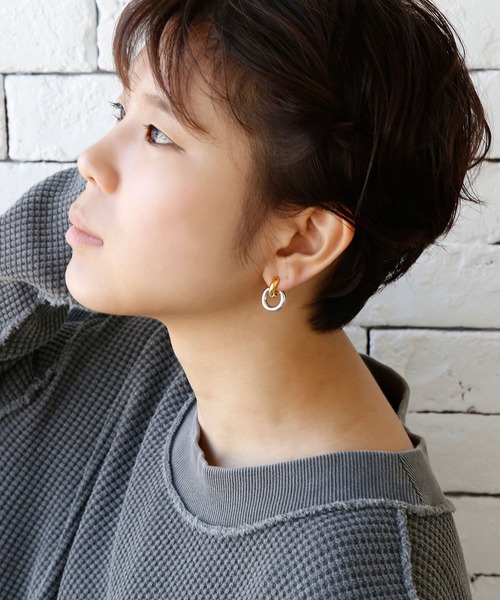 colleca la（コレカラ）の「[2WAY]ダブルリングピアス（ピアス（両耳用）・レディース・ゴールド/シルバー×ゴールド・ﾌﾘ-）」の5枚目の写真