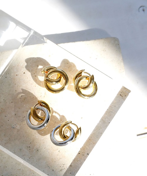 colleca la（コレカラ）の「[2WAY]ダブルリングピアス（ピアス（両耳用）・レディース・ゴールド/シルバー×ゴールド・ﾌﾘ-）」の9枚目の写真