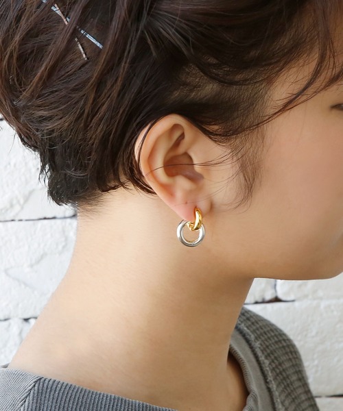 colleca la（コレカラ）の「[2WAY]ダブルリングピアス（ピアス（両耳用）・レディース・ゴールド/シルバー×ゴールド・ﾌﾘ-）」の11枚目の写真