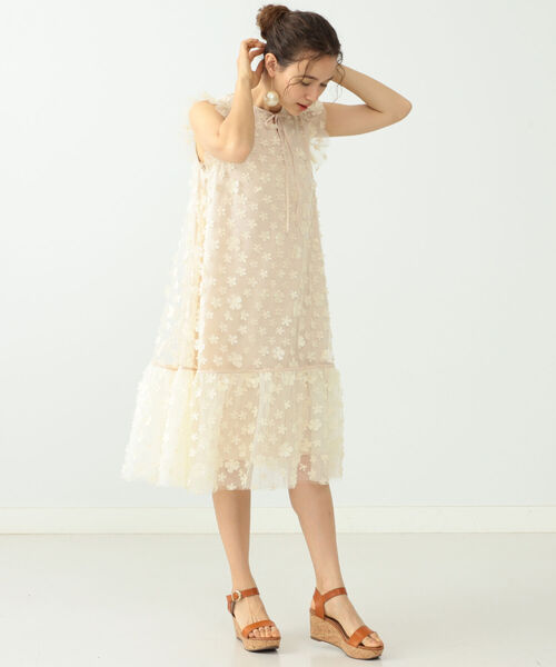 CAROLINA GLASER(カロリナ グレイサー)の「CAROLINA GLASER / フラワーワンピース(ワンピース・レディース・ベージュ/ブラック・ONE SIZE)」の12枚目の写真