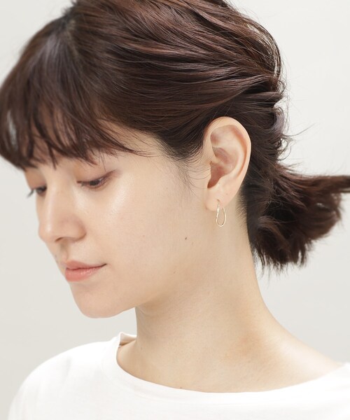 COCOSHNIK(ココシュニック)の「K10中空丸線 変形フープピアス小(ピアス(両耳用)・レディース・ホワイト系その他7・00)」の4枚目の写真