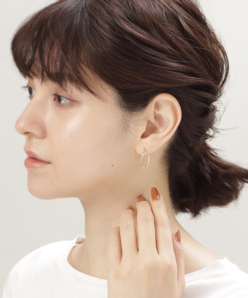 COCOSHNIK(ココシュニック)の「K10中空丸線 変形フープピアス小(ピアス(両耳用)・レディース・ホワイト系その他7・00)」の10枚目の写真