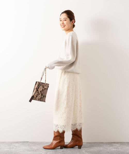 NOLLEY’S（ノーリーズ）の「ラクーン混クルーネックプルオーバーニット（ニット/セーター・レディース・ブラック/ベージュ/ラベンダー・38）」の9枚目の写真